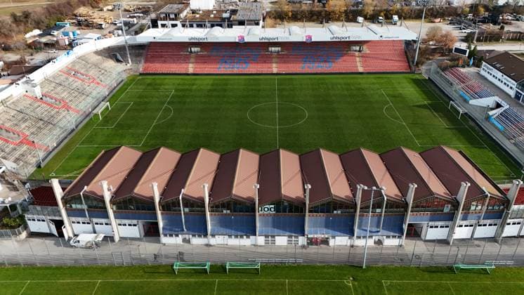 Hier im Bild der Uhlsportpark in Unterhaching von oben gesehen, Heimspielstätte, Stadion der SpVgg Unterhaching, welches wohl der FC Bayern München gerne erwerben kaufen würde