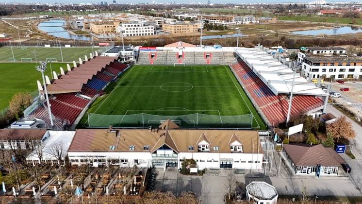 Hier im Bild der Uhlsportpark in Unterhaching von oben gesehen, Heimspielstätte, Stadion der SpVgg Unterhaching, welches wohl der FC Bayern München gerne erwerben kaufen würde