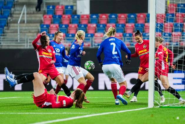 Football, Women s Champions League 2025 2026 Valerenga St Pölten Oslo 20251119 The Women s Champions League football match between Valerenga and St Pölten at Intility Arena Photo Fredrik Varfjell NTB Oslo Norway EDITORIAL USE ONLY RESTRICTED USE FOR BETTING COMPANIES  Copyright: xFredrikxVarfjellx xNTBx
