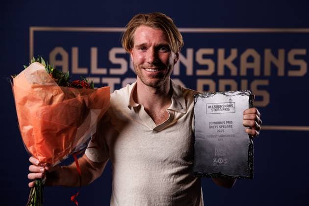 251119 GAIS August Wängberg poserar för ett porträtt med domarnas pris för Arets spelare under Allsvenskans Stora Pris den 19 november 2025 i Stockholm. Copyright: CAISAxRASMUSSEN BB251119BB480
