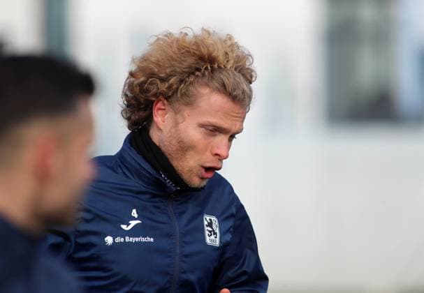 Fussball, Herren, 3.Liga, Saison 2025 2026, TSV 1860 München, Training Jesper Verlaat (TSV 1860 München) Kopf, Portrait im Laufen, Mund offen