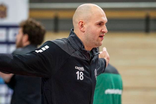 1.Volleyball Bundesliga -Saison 2025 2026 Cerebricks Volley Goats Mitteldeutschland vs.TSV Haching München Halle, Deutschland 19. November 2025: Im Bild:Iven Fietje Ferch (Haching) Halle Saale SWH Arena Sachsen-Anhalt Deutschland