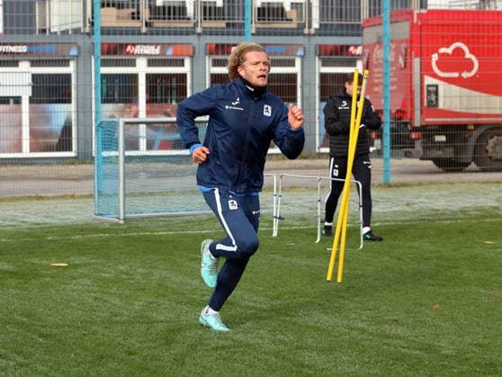 Fussball, Herren, 3.Liga, Saison 2025 2026, TSV 1860 München, Training Jesper Verlaat (TSV 1860 München) beim Sprinten, Laufen