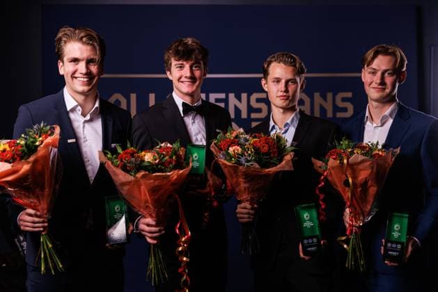 251119 GIF Sundsvalls malvakt Jakob Jäger Röding, Sirius Finlay Neat, Brommapojkarnas Oskar Jarde och Halmstads Hjalmar Aberg poserar för ett porträtt med priset för Arets malvakt, forward, mittfältare och back under Allsvenskans Stora Pris den 19 november 2025 i Stockholm. Copyright: CAISAxRASMUSSEN BB251119BB493