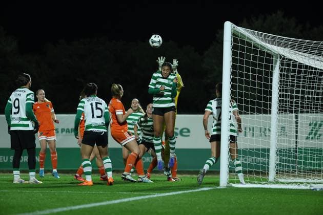 Anna Wellmann ( Sporting CP Womens team ) in action during the match between Sporting CP Womens team and Glasgow City LFC Womens team, valid for UEFA Womens Europa Cup 2025 2026 - round of 16 at Estadio Aurelio Pereira on 19 November 2025. Lisboa Estadio Aurelio Pereira Alcochete Portugal Copyright: xIMAGOx xPRIMExSPORTSxIMAGESx xFILIPExOLIVEIRAx