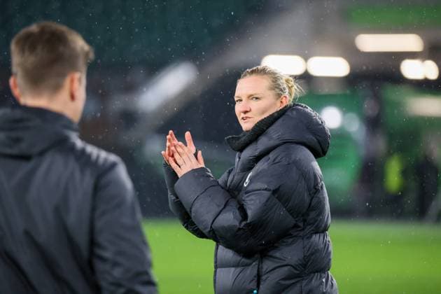 Wolfsburg, Deutschland 19. November 2025: Champions League - Frauen - 2025 2026 - VfL Wolfsburg vs. Manchester United, ManU Im Bild: Alexandra Popp (VfL) beim Abschlussjubel AOK Stadion Niedersachsen Copyright: xFotostandx xFantinix