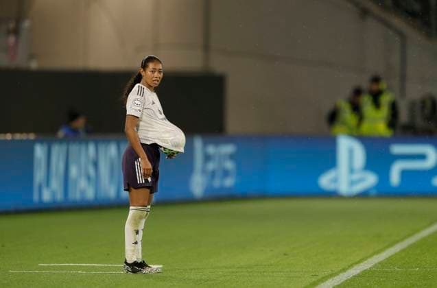 Foto : skeptische Miene bei ... Jayde RIVIERE (Manchester) Fussball Championsleague der Frauen am Mi. 19.11.2025 VfL Wolfsburg - Manchester United, ManU