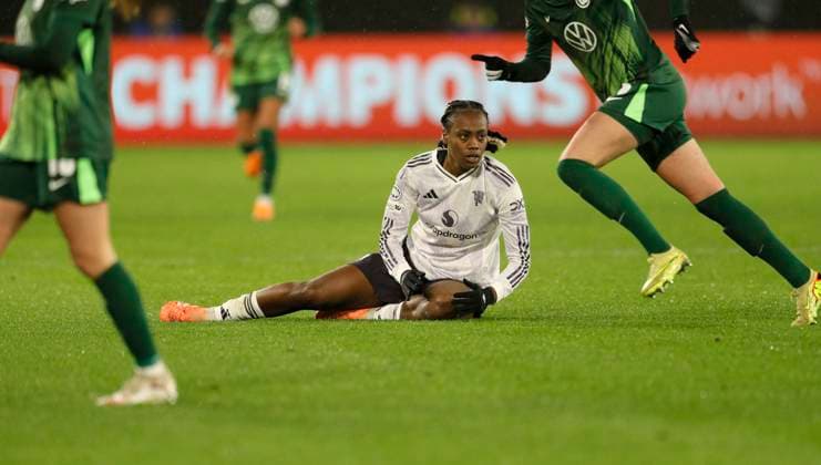 Foto : am Boden zerstört ist ... Melvine Malard (Manchester) Fussball Championsleague der Frauen am Mi. 19.11.2025 VfL Wolfsburg - Manchester United, ManU