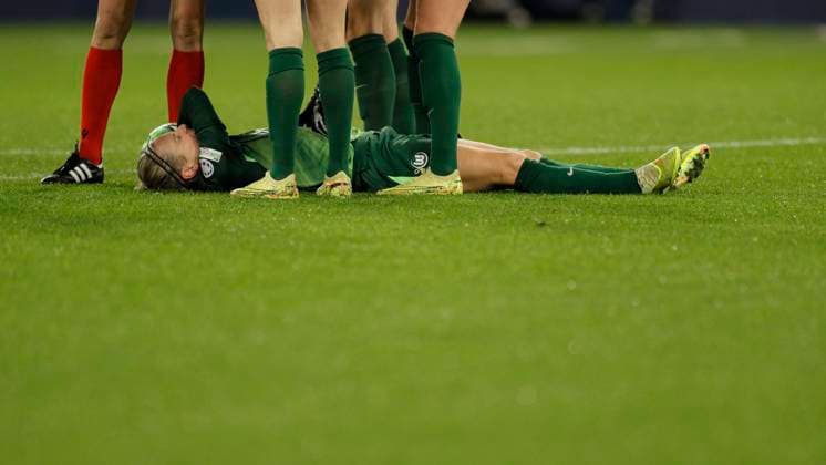 Foto : Svenja HUTH (Wolfsburg) am Boden f Fussball Championsleague der Frauen am Mi. 19.11.2025 VfL Wolfsburg - Manchester United, ManU