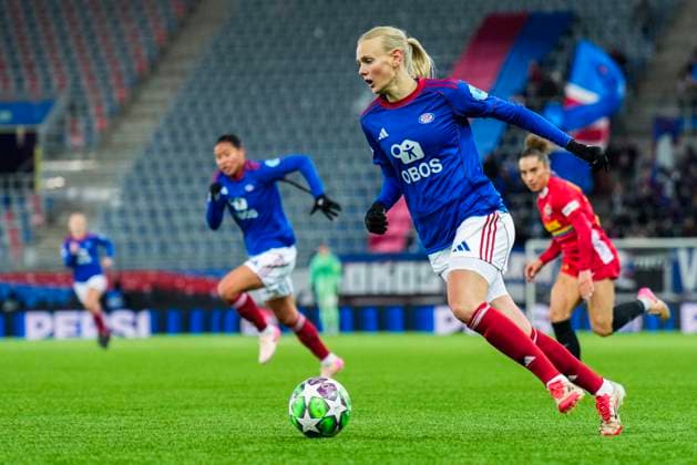 Football, Women s Champions League 2025 2026 Valerenga St Pölten Oslo 20251119 Valerenga s Karina Saevik during the Women s Champions League football match between Valerenga and St Pölten at Intility Arena Photo Fredrik Varfjell NTB Oslo Norway EDITORIAL USE ONLY RESTRICTED USE FOR BETTING COMPANIES  Copyright: xFredrikxVarfjellx xNTBx