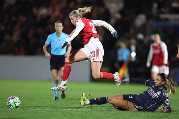 Arsenal v Real Madrid Women 19 November 2025, Boreham Wood - UEFA Women™s Champions League - Arsenal v Real Madrid Women - Alessia Russo of Arsenal skips over a sliding tackle - Photo: Charlotte Wilson Offside. Boreham Wood UK Copyright: xCharlottexWilsonx xOffsidexOffside