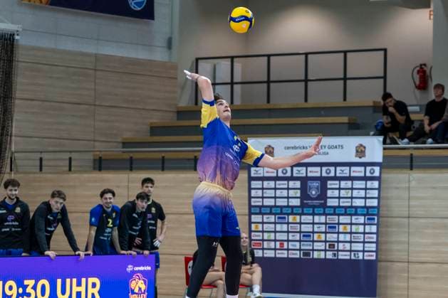 1.Volleyball Bundesliga -Saison 2025 2026 Cerebricks Volley Goats Mitteldeutschland vs.TSV Haching München Halle, Deutschland 19. November 2025: Im Bild:Nick Breitenbach (Bitterfeld) Halle Saale SWH Arena Sachsen-Anhalt Deutschland