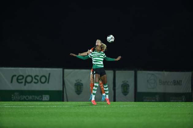 Brittany Raphino ( Sporting CP Womens team ) in action during the match between Sporting CP Womens team and Glasgow City LFC Womens team, valid for UEFA Womens Europa Cup 2025 2026 - round of 16 at Estadio Aurelio Pereira on 19 November 2025. Lisboa Estadio Aurelio Pereira Alcochete Portugal Copyright: xIMAGOx xPRIMExSPORTSxIMAGESx xFILIPExOLIVEIRAx