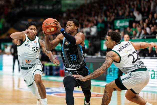 Eric Washington (Science City Jena) zzz Eli Brooks (Gladiators Trier) Nolan Adekunle (Gladiators Trier), Vet Concept Gladiators Trier vs Science City Jena, Basketball, easyCredit BBL, 8. Spieltag, Saison 2025 2026, 19.11.2025 Vet Concept Gladiators Trier vs Science City Jena, Basketball, easyCredit BBL, 8. Spieltag, Saison 2025 2026, 19.11.2025 Copyright: xEibner-Pressefoto AlexanderxNeisx EP_ANS