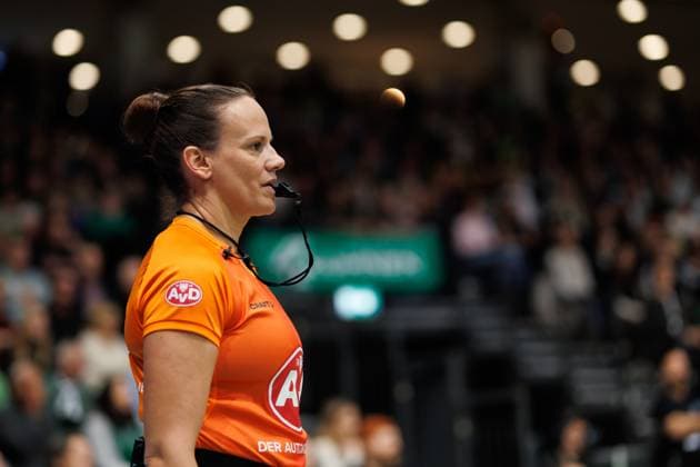 Umpire Anne Panther, Vet Concept Gladiators Trier vs Science City Jena, Basketball, easyCredit BBL, 8. Spieltag, Saison 2025 2026, 19.11.2025 Vet Concept Gladiators Trier vs Science City Jena, Basketball, easyCredit BBL, 8. Spieltag, Saison 2025 2026, 19.11.2025 Copyright: xEibner-Pressefoto AlexanderxNeisx EP_ANS
