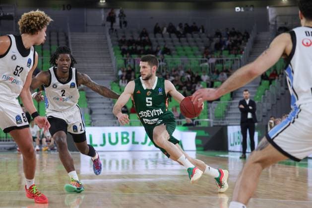 (251120) -- LJUBLJANA, Nov. 20, 2025 -- Aleksej Nikolic (3rd L) of Cedevita Olimpija Ljublajan competes during the BKT Eurocup 2025 26 match between Cedevita Olimpija Ljubljana and Veolia Towers Hamburg in Ljubljana, Slovenia, Nov. 19, 2025. (Photo by Xinhua) (SP)SLOVENIA-LJUBLJANA-BASKETBALL-BKT EUROCUP-CEDEVITA OLIMPIJA LJUBLJANA VS VEOLIA TOWERS HAMBURG ZeljkoxStevanic 