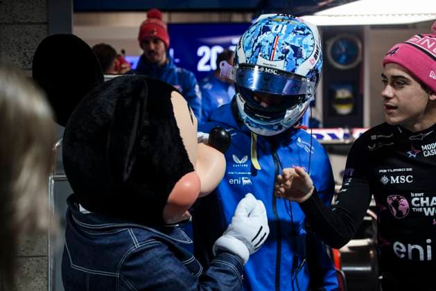 F1 - LAS VEGAS GRAND PRIX 2025 COLAPINTO Franco (arg), Alpine F1 Team A525, portrait GASLY Pierre (fra), Alpine F1 Team A525, portrait Mickey Mouse Disney during the 2025 Formula 1 Las Vegas Grand Prix, 22th round of the 2025 FIA Formula One World Championship, WM, Weltmeisterschaft from November 21 to 23, 2025 on the Las Vegas Strip Circuit, in Paradise, Nevada, United States of America - ParadiseUnited States Copyright: xXavixBonillax