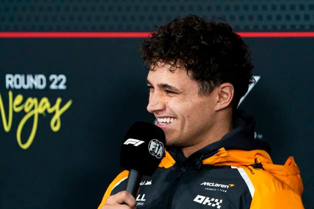 British Formula One driver Lando Norris of McLaren F1 Team laughs at a press conference, PK, Pressekonferenz during the Formula One Las Vegas Grand Prix at the Las Vegas Strip Circuit in Las Vegas on Wednesday, November 19, 2025.  LAS2025111906 GREGxNASH