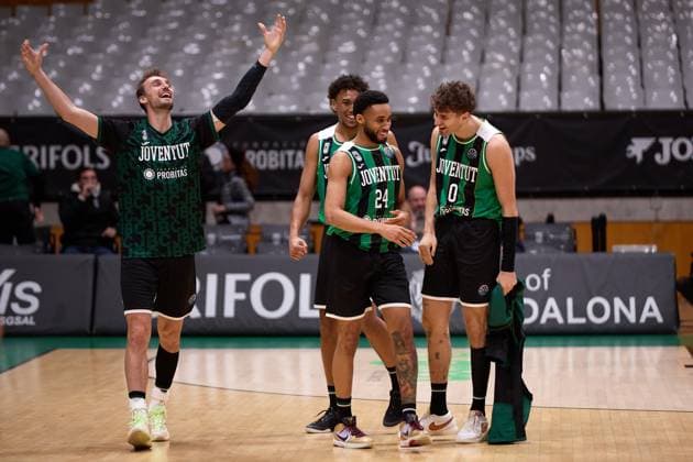 November 19, 2025, Badalona, Barcelona, Spain: Players of Joventut Badalona during the Basketball Champions League season X game between Joventut Badalona and Hapoel Netanel Holon at Palau Olimpic de Badalona on November 19, 2025 in Badalona, Spain. Badalona Spain - ZUMAr232 20251119_zsp_r232_066 Copyright: xDavidxRamirezx