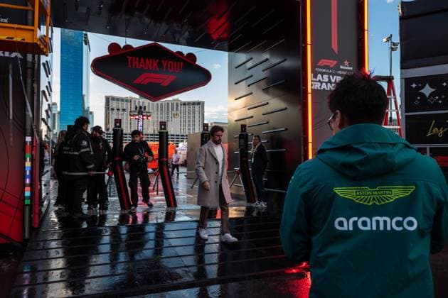 Formula 1 Heineken Las Vegas Grand Prix 2025 Thomas Cerato OVERTAKE MAXPPP - Las Vegas 20 11 2025 14 ALONSO Fernando (esp), Aston Martin Aramco Cognizant, portrait at the Formula 1 Heineken Las Vegas Grand Prix 2025, the 22nd round of the 2025 FIA Formula 1 World Championship, WM, Weltmeisterschaft held on the Las Vegas Strip Circuit in Las Vegas, Nevada, United States, from 19 to 22 November 2025. Las Vegas Las Vegas Strip Circuit United States  Copyright: xOVERTAKE MAXPPPxThomasxCeratox OVT202511206175 OVT202511206175