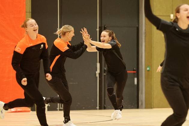 ARNHEM - Women s handball players training ahead of the World Cup, which will be held in the Netherlands and Germany. ANP BART STOUTJESDIJK xVIxANPxSportx xxANPxIVx 542570354 originalFilename: 542570354.jpg