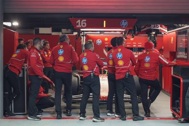 FORMULE 1 : Grand prix de Las vegas - 20 11 2025 Ferrari pit during the 2025 Formula One Las Vegas Grand Prix, 22th round of the 2025 Formula 1 World Championship, WM, Weltmeisterschaft taking place from November 20 to 22, 2025 on the Las Vegas Strip circuit (USA) LAS VEGASUnited States  Copyright: xMPSxAGENCYx