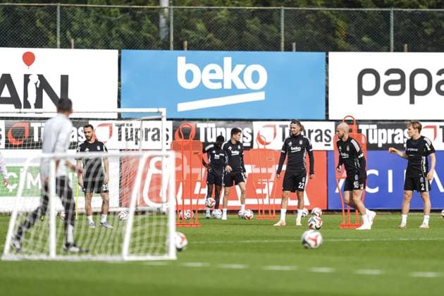 Ahead of Besiktas v Samsunspor - Turkish Super Lig ISTANBUL, TURKIYE - NOVEMBER 20: Besiktas football team players attend the training session ahead of the Turkish Super Lig week 13 match between Besiktas and Samsunspor at the BJK Nevzat Demir Facilities in Istanbul, Turkiye on November 20, 2025. Agit Erdi Ulukaya Anadolu Istanbul Turkey. Editorial use only. Please get in touch for any other usage.  Copyright: x2025xAnadoluxAgitxErdixUlukayax