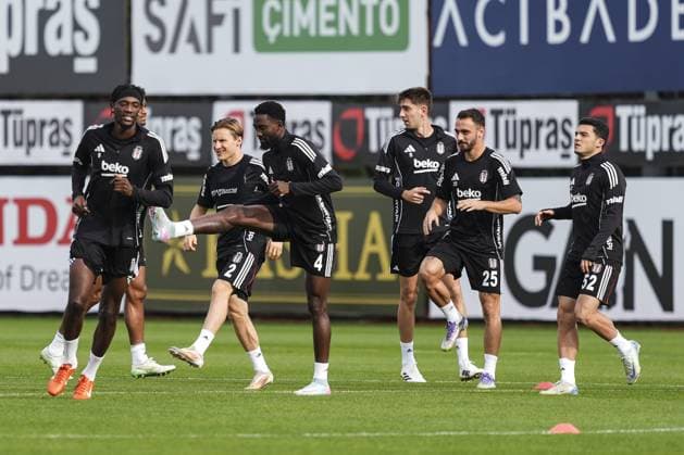Ahead of Besiktas v Samsunspor - Turkish Super Lig ISTANBUL, TURKIYE - NOVEMBER 20: Wilfred Ndidi (4) of Besiktas attends the training session ahead of the Turkish Super Lig week 13 match between Besiktas and Samsunspor at the BJK Nevzat Demir Facilities in Istanbul, Turkiye on November 20, 2025. Agit Erdi Ulukaya Anadolu Istanbul Turkey. Editorial use only. Please get in touch for any other usage.  Copyright: x2025xAnadoluxAgitxErdixUlukayax