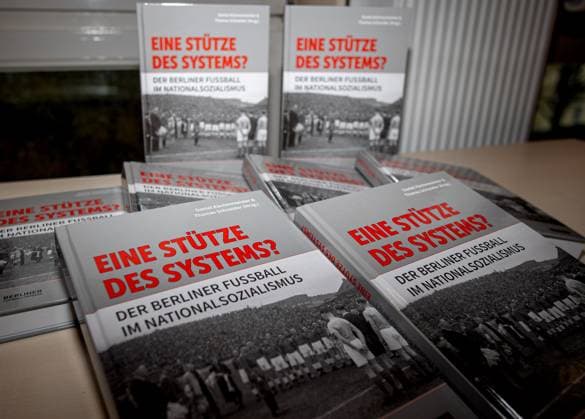 Fußball, Saison 2025 2026, Buchvorstellung: Eine Stütze des Systems? Der Berliner Fußball im Nationalsozialismus, im Bild: das Buch, 20.11. 2025, Copyright: xMatthiasxKochx