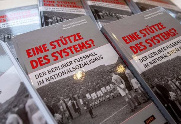 Fußball, Saison 2025 2026, Buchvorstellung: Eine Stütze des Systems? Der Berliner Fußball im Nationalsozialismus, im Bild: das Buch, 20.11. 2025, Copyright: xMatthiasxKochx