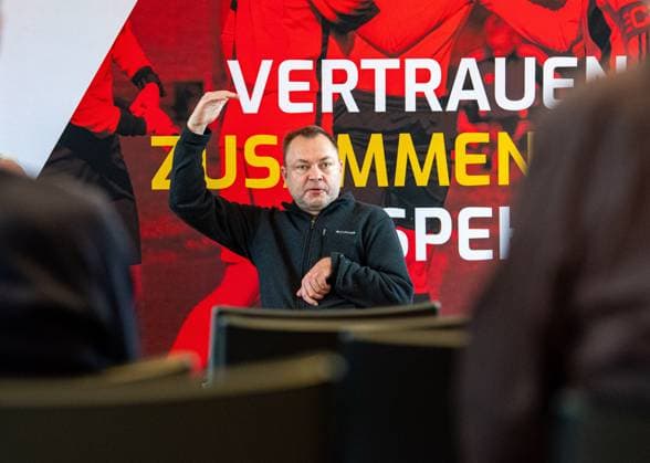 Fußball, Saison 2025 2026, Buchvorstellung: Eine Stütze des Systems? Der Berliner Fußball im Nationalsozialismus, im Bild: Dr. Thomas Schneider (Historiker und Herausgeber), 20.11. 2025, Copyright: xMatthiasxKochx