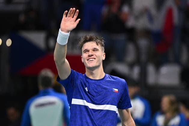 Jakub Mensik of Czechia in action during the Davis Cup Quarter-Final match between Pablo Carreno Busta of Spain and Jakub Mensik of Czechia at Supertennis Arena - Bolognafiere on November 20, 2025 in Bologna, Italy  Copyright: xDomenicoxCippitelli IPAxSportx xipa-agency.netx xx IPA_68164815 IPA_Agency_IPA68164815