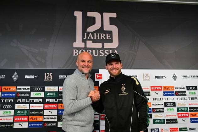 20.11.2025; Moenchengladbach; Fussball, Herren, Saison 2025 2026, Pressekonferenz Borussia Moenchengladbach vor Heidenheim und Vertragsverlaengerung Eugen Polanski v. li. Rouven Schroeder (Head of Sports, Gladbach), Eugen Polanski (Cheftrainer Gladbach) DFL regulations prohibit any use of photographs as image sequences and or quasi-video. Borussia-Park NRW Deutschland