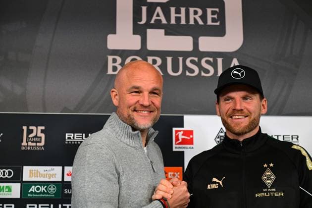 20.11.2025; Moenchengladbach; Fussball, Herren, Saison 2025 2026, Pressekonferenz Borussia Moenchengladbach vor Heidenheim und Vertragsverlaengerung Eugen Polanski v. li. Rouven Schroeder (Head of Sports, Gladbach), Eugen Polanski (Cheftrainer Gladbach) DFL regulations prohibit any use of photographs as image sequences and or quasi-video. Borussia-Park NRW Deutschland