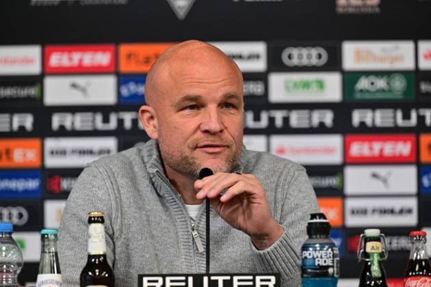 20.11.2025; Moenchengladbach; Fussball, Herren, Saison 2025 2026, Pressekonferenz Borussia Moenchengladbach vor Heidenheim und Vertragsverlaengerung Eugen Polanski Rouven Schroeder (Head of Sports, Gladbach) DFL regulations prohibit any use of photographs as image sequences and or quasi-video. Borussia-Park NRW Deutschland