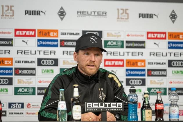 20.11.2025, Fussball: Borussia Moenchengladbach, Pressekonferenz zur Vertragsverlaengerung von Eugen Polanski und dem Auswaertsspiel beim 1. FC Heidenheim im Presseraum im Borussia-Park in Moenchengladbach. Eugen Polanski (Borussia Moenchengladbach, Trainer) auf der Pressekonferenz. Wichtiger Hinweis: Gemaess den Vorgaben der DFL Deutsche Fussball Liga bzw. des DFB Deutscher Fussball-Bund ist es untersagt, in dem Stadion und oder vom Spiel angefertigte Fotoaufnahmen in Form von Sequenzbildern und oder videoaehnlichen Fotostrecken zu verwerten bzw. verwerten zu lassen. Foto: Kirchner-Media TH Copyright: xKirchner-Media THx