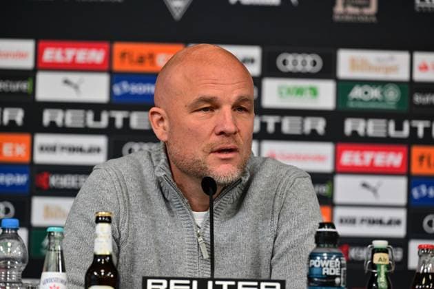 20.11.2025; Moenchengladbach; Fussball, Herren, Saison 2025 2026, Pressekonferenz Borussia Moenchengladbach vor Heidenheim und Vertragsverlaengerung Eugen Polanski Rouven Schroeder (Head of Sports, Gladbach) DFL regulations prohibit any use of photographs as image sequences and or quasi-video. Borussia-Park NRW Deutschland