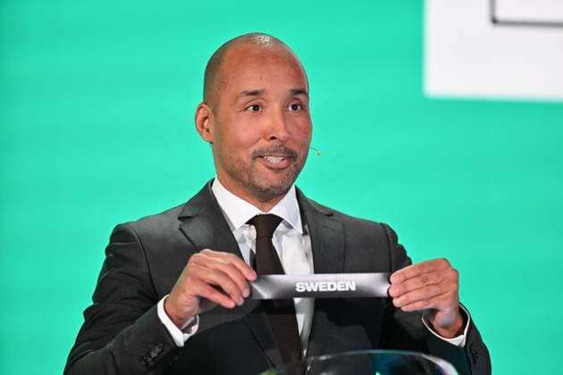 2026 FIFA World Cup, WM, Weltmeisterschaft, Fussball Play-Off Tournament draw ZURICH, SWITZERLAND - NOVEMBER 20: Sweden former player Martin Dahlin shows the paper slip of Sweden during the 2026 FIFA World Cup Play-Off Tournament draw at the FIFA s Home of Football in Zurich, Switzerland on November 20, 2025. Mustafa Yalcin Anadolu Zurich Switzerland. Editorial use only. Please get in touch for any other usage.  Copyright: x2025xAnadoluxMustafaxYalcinx