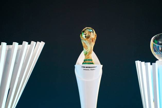 Fussball: FIFA WM-Qualifikation Europa 2025 26 Playoff-Auslosung Home of FIFA (Zürich, Schweiz): Original Trophäe, Symbolfoto, Pokal Zürich Kanton Zürich Schweiz Copyright: xJOERANxSTEINSIEKx