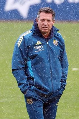 20.11.2025, xrekx, Fussball 3.Liga, 1. FC Saarbrücken - Training v.l. Alois Schwartz Trainer (1.FC Saarbruecken) Schneeregen (DFL DFB REGULATIONS PROHIBIT ANY USE OF PHOTOGRAPHS as IMAGE SEQUENCES and or QUASI-VIDEO) Saarbrücken