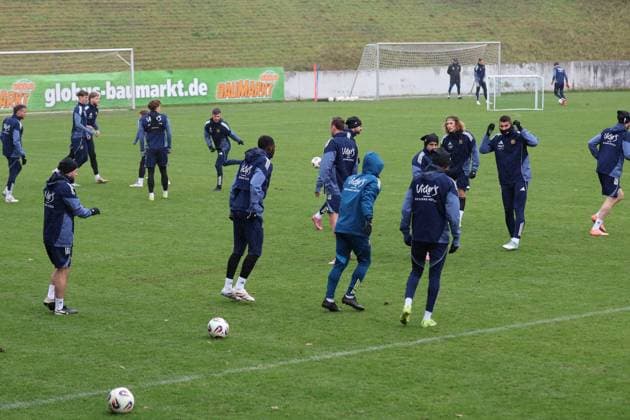 20.11.2025, xrekx, Fussball 3.Liga, 1. FC Saarbrücken - Training v.l. Tim Civeja (1.FC Saarbruecken) Kai Brünker Bruenker (1.FC Saarbruecken) (DFL DFB REGULATIONS PROHIBIT ANY USE OF PHOTOGRAPHS as IMAGE SEQUENCES and or QUASI-VIDEO) Saarbrücken