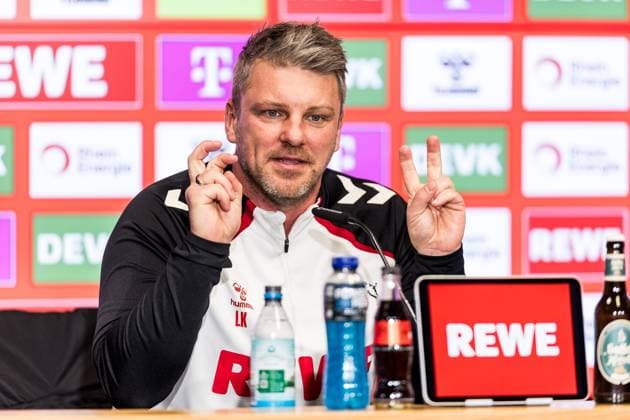 1. Fussball Bundesliga: 1. FC Köln Pressekonferenz; 20.11.2025 Lukas Kwasniok (Trainer 1. FC Köln) gestikuliert 1. Fussball Bundesliga: Pressekonferenz 1. FC Köln vor dem Heimspiel gegen Eintracht Frankfurt; Köln, RheinEnergieStadion, 20.11.2025 Copyright: xBEAUTIFULxSPORTS Wunderlx