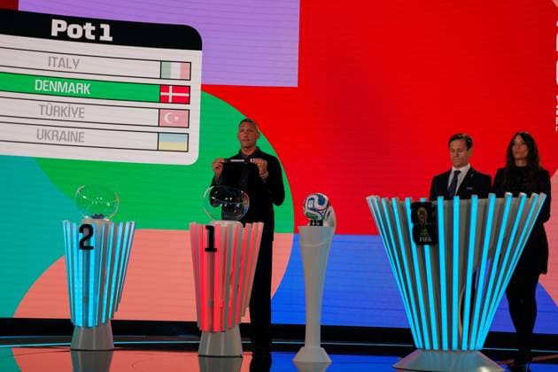 Fussball: FIFA WM-Qualifikation Europa 2025 26 Playoff-Auslosung Home of FIFA (Zürich, Schweiz): Marco Materazzi (FIFA Legende) zieht Dänemark Zürich Kanton Zürich Schweiz Copyright: xJOERANxSTEINSIEKx