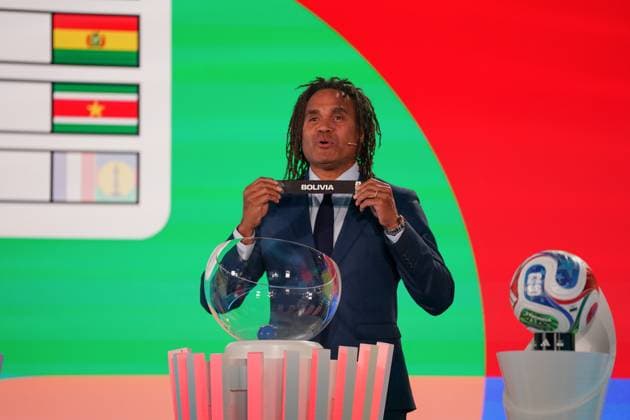 Fussball: FIFA WM-Qualifikation Europa 2025 26 Playoff-Auslosung Home of FIFA (Zürich, Schweiz): Christian Karembeu (FIFA Legende) zieht Bolivien Zürich Kanton Zürich Schweiz Copyright: xJOERANxSTEINSIEKx