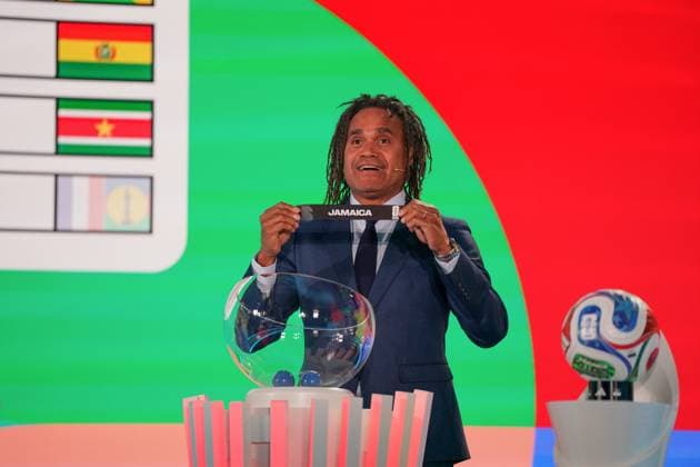 Fussball: FIFA WM-Qualifikation Europa 2025 26 Playoff-Auslosung Home of FIFA (Zürich, Schweiz): Christian Karembeu (FIFA Legende) zieht Jamaika Zürich Kanton Zürich Schweiz Copyright: xJOERANxSTEINSIEKx