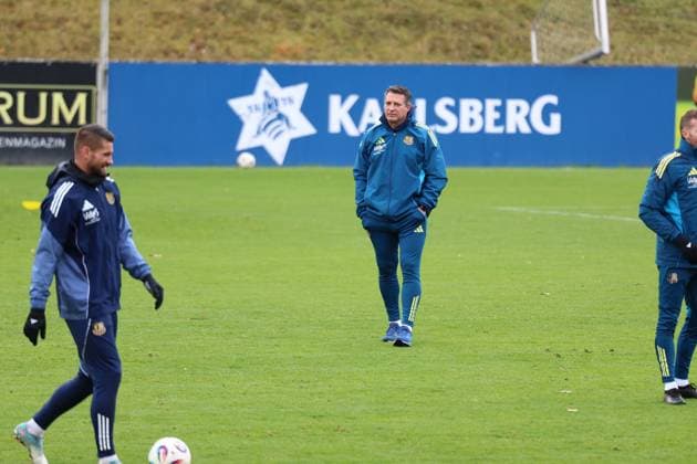 20.11.2025, xrekx, Fussball 3.Liga, 1. FC Saarbrücken - Training v.l. Kai Brünker Bruenker (1.FC Saarbruecken) Alois Schwartz Trainer (1.FC Saarbruecken) (DFL DFB REGULATIONS PROHIBIT ANY USE OF PHOTOGRAPHS as IMAGE SEQUENCES and or QUASI-VIDEO) Saarbrücken