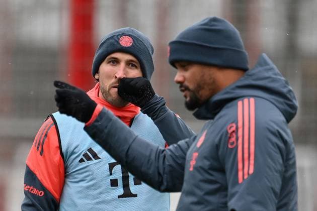 Harry KANE (Bayern Muenchen), Trainer Vincent KOMPANY (Bayern Muenchen), Oeffentliches Training FC Bayern Muenchen auf dem Trainingsgelaende an der Saebener Strasse am 20.11.2025. Fussball 1. Bundesliga,Saison 2025 2026.
