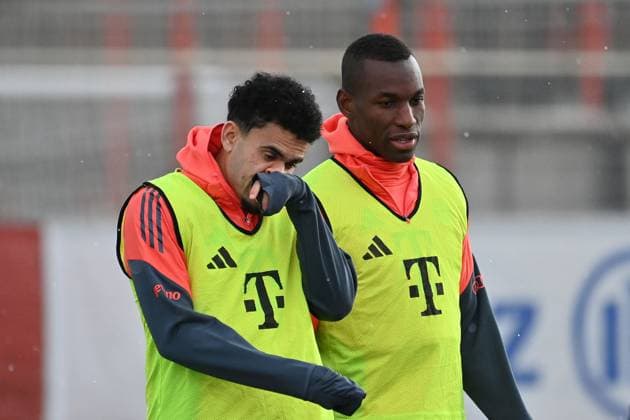 v.li:Luis DIAZ (Bayern Muenchen), Nicolas JACKSON (Bayern Muenchen). Oeffentliches Training FC Bayern Muenchen auf dem Trainingsgelaende an der Saebener Strasse am 20.11.2025. Fussball 1. Bundesliga,Saison 2025 2026.