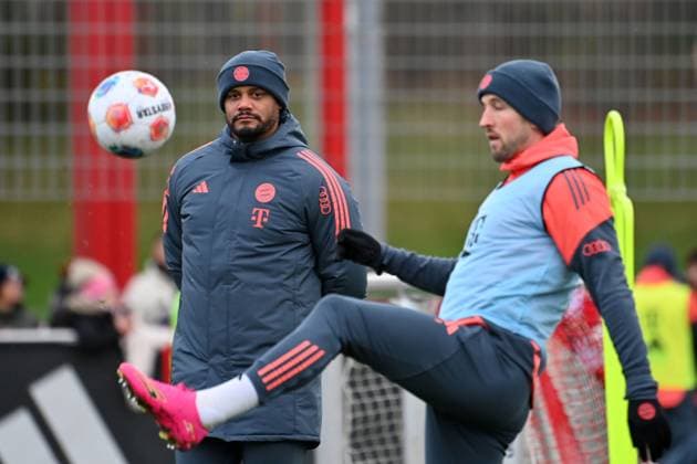 Trainer Vincent KOMPANY (Bayern Muenchen),vorne: Harry KANE (Bayern Muenchen). Oeffentliches Training FC Bayern Muenchen auf dem Trainingsgelaende an der Saebener Strasse am 20.11.2025. Fussball 1. Bundesliga,Saison 2025 2026.