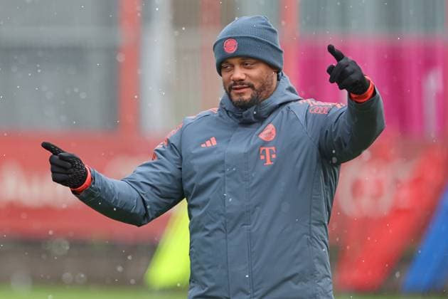 Trainer Vincent Kompany, Gestik, gestikuliert, Portraet, Portrait, Fussball FC Bayern München Training an der Säbenerstrasse 20.11.2025 FOTO: Mladen Lackovic LakoPress